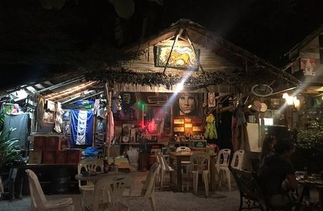 Mr. Long Hostel And Bar