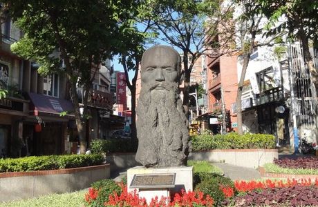 Statue De Mackay
