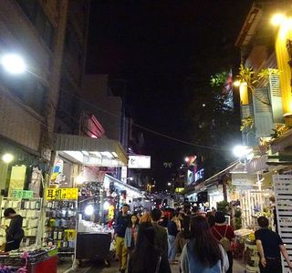 New Jyuejiang Shopping Area