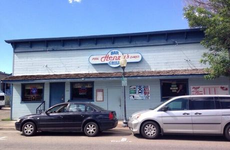 Henry's Bar and Grill