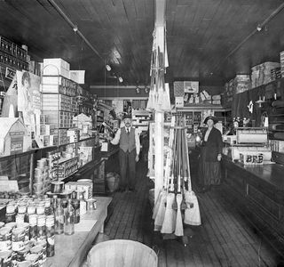 Pioneer General Store Antique Market