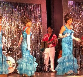Waikiki's Rock'n Reception