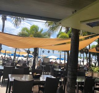 Bongos Beach Bar & Grille