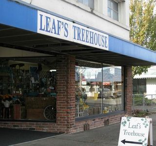 Leafs Treehouse Antiques & Collectables Mall