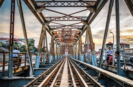 Long Bien Bridge