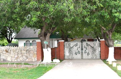 Little Graceland
