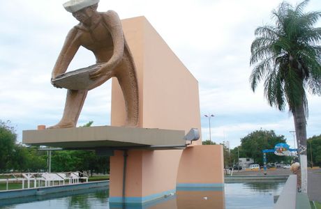Monumento Ao Garimpeiro