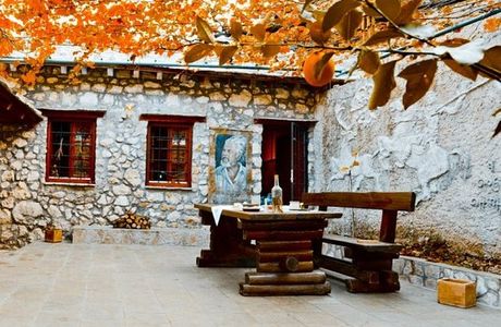 The Mak House / Makova Hia