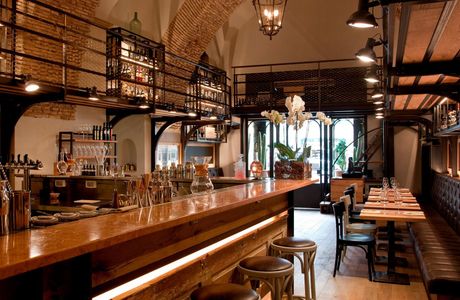 Bar Roma room