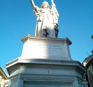 Monumento ai caduti delle X Giornate di Brescia - La Bella Italia