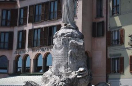 Fontana di Piazza XIII Martiri di Lovere