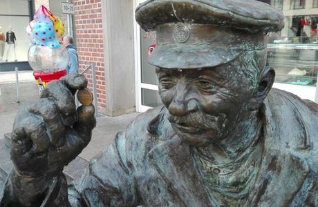 Bronzestatue August Felten