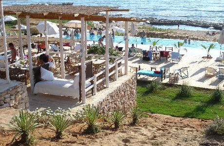 LAZY B BEACH CLUB