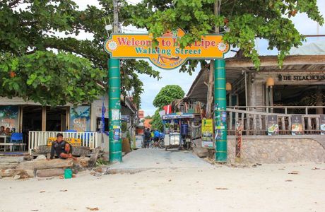 Walking Street Koh Lanta