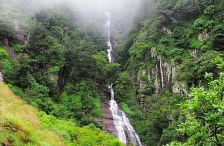 Kolapathana Falls