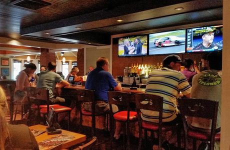 Nippers Bar & Grill