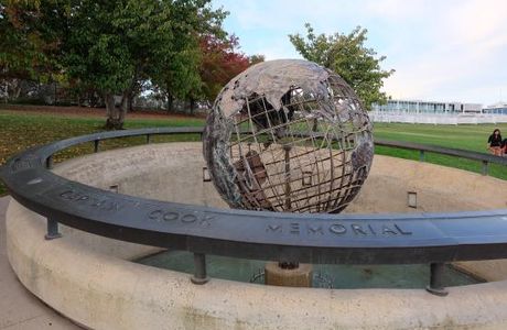 Captain Cook Memorial Globe