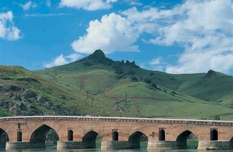 Qeshlaq Bridge