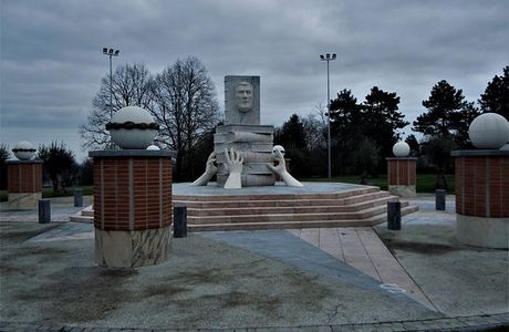 Monument en hommage a Louis Talamoni