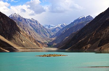 Satpara Lake