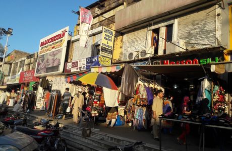 Aabpara market