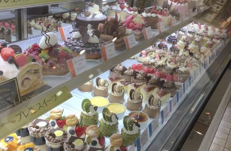 Patisserie Snow Man