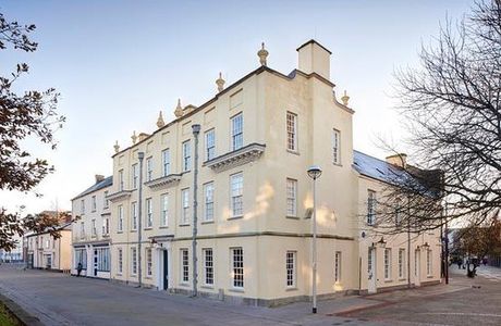 Llanelly House