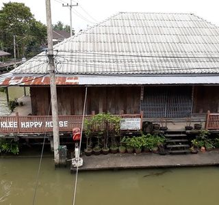 Lao Tuk Luck Floating Market