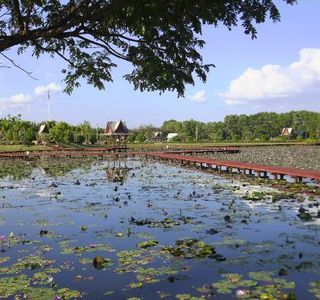 Nong Han Chaloem Phra Kiat Park