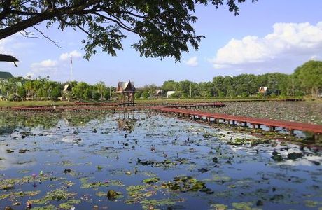 Nong Han Chaloem Phra Kiat Park