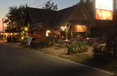 Sing's Beach Bar and Restaurant
