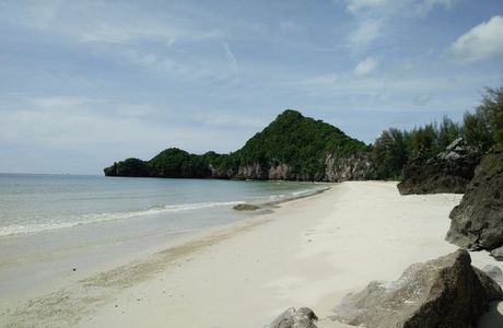 Thung Zang Bay