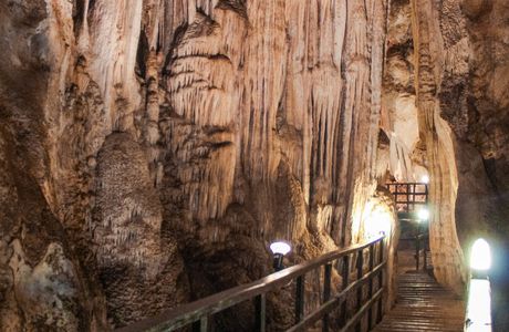 Diamond Cave (Tham Phra Nang Nai)