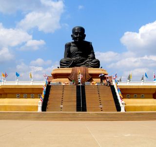 Huay Mongkol Temple