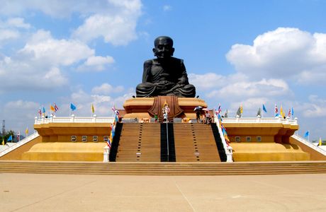 Huay Mongkol Temple