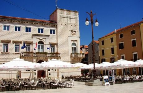 Narodni trg u Zadru