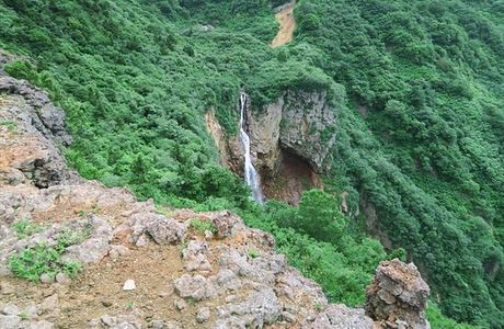 Kaerazunotaki Fall