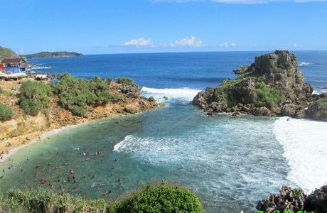 Nglambor Beach