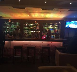 Yello's lounge Bar