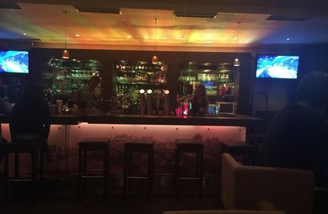 Yello's lounge Bar