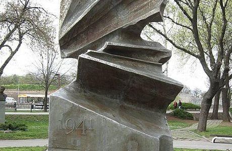 Monument to 90 Years of Aviation in Nis