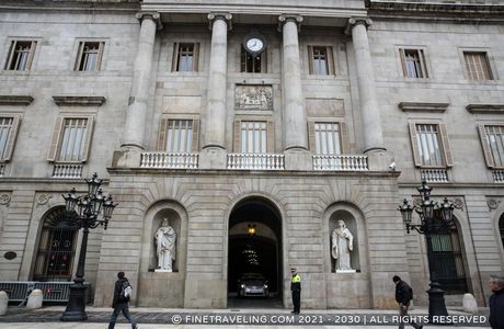 City Hall (Casa de la Ciutat / Ayuntamiento)