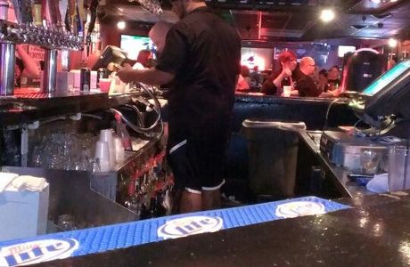 Willy's Bar & Grill
