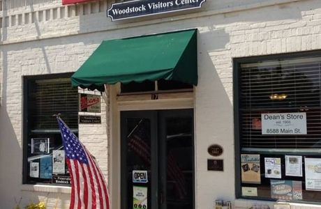 Woodstock Visitors Center at Dean's Store