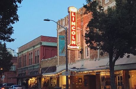 Premiere Theatre 7
