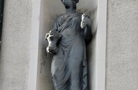 Statue de Femme dans son alcove