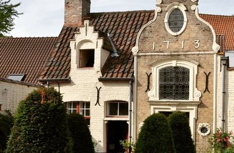 De Vos Almshouse (Godshuis de Vos)