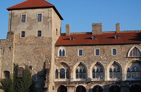 Tata Castle