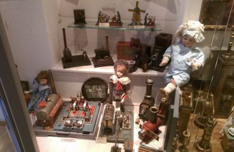 Spielzeug und Ikonen Museum