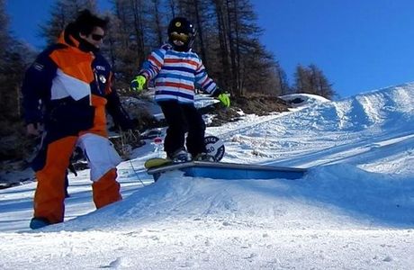Snowmaxx Snowboard & Ski School